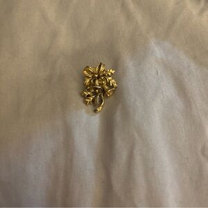 Vtg Christmas Holly Bow And Bells Goldtone Brooch /Pin